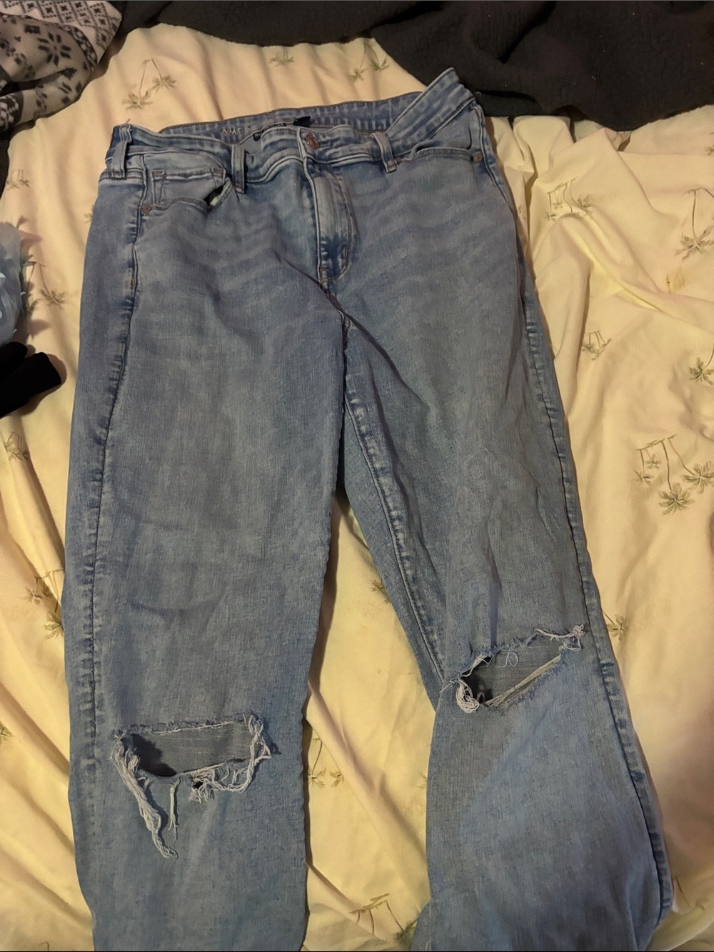American Eagle Outfitters Light Blue Distressed Boyfriend Jeans